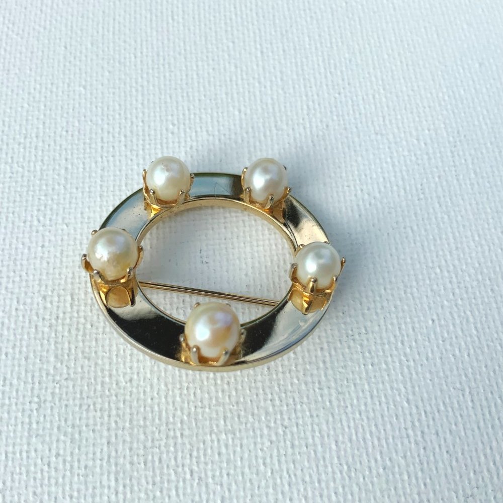 Modernist Goldtone Open Circle Cultured Pearles Pin Brooch - Picture 8 of 16
